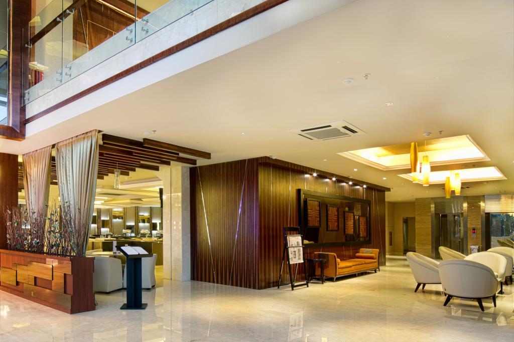 Grand Delta Hotel Medan Exterior photo